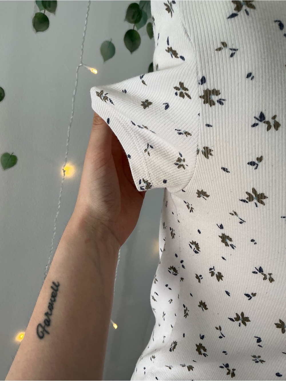 White Floral Wrap-Front Cropped Women’s Top - Picture 5 of 7